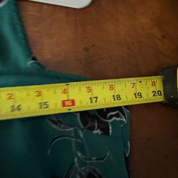 CAbi 3276 Green Zoe Falling Flowers Peplum Top Size Medium - Picture 13 of 14